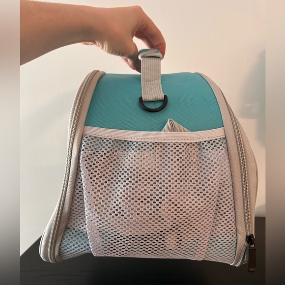 Portable Small Animal Carrier.  Pouch Foldable Pet Backpack - Picture 4 of 10